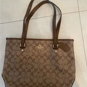 coach beige classic handbag